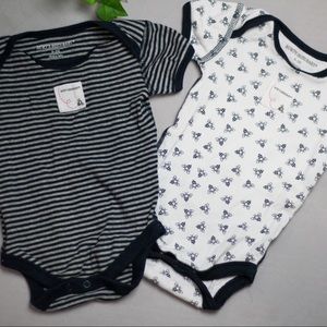 Burt’s Bees Baby Onesies . Size 0-3months